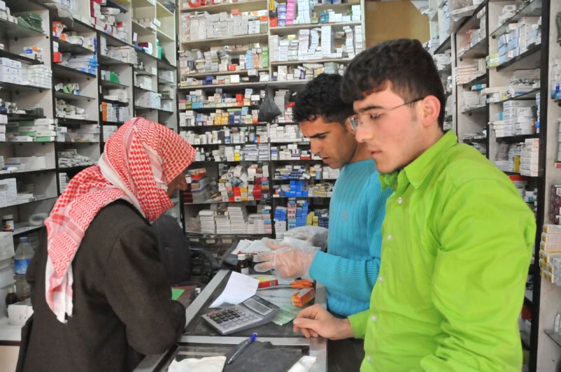 تحسين الوضع المعيشي للصيادلة برفع هامش الربح على حساب المريض المفقر ومعاناته؟!