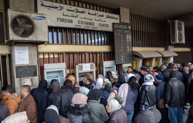 التأخر في زيادة الرواتب... آمال مؤجلة وتضخم مرتقب وتآكل الثقة!