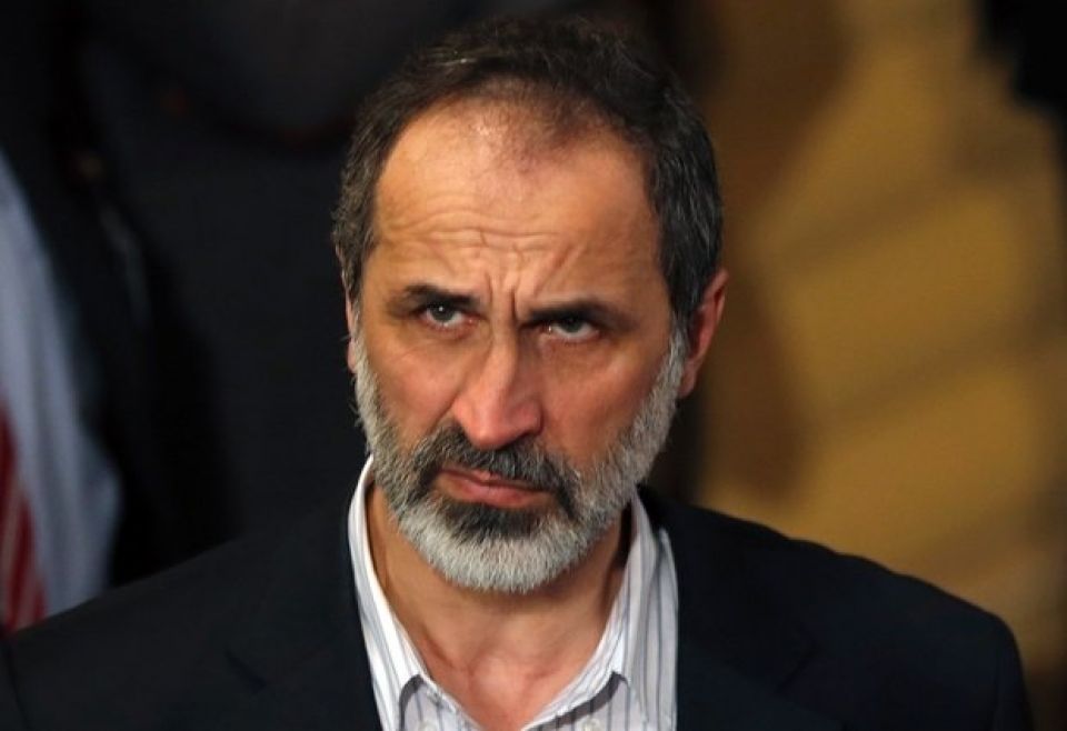 الخطيب يرتدي عباءة الحوار