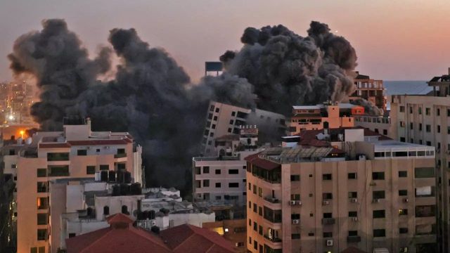 جيش الاحتلال يدمّر &laquo;برج الجلاء&raquo; في غزة الذي يضم مكاتب وسائل إعلام عربية ودولية