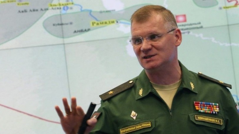 الدفاع الروسية تنفي استهداف طائراتها معسكرا للجيش السوري في دير الزور