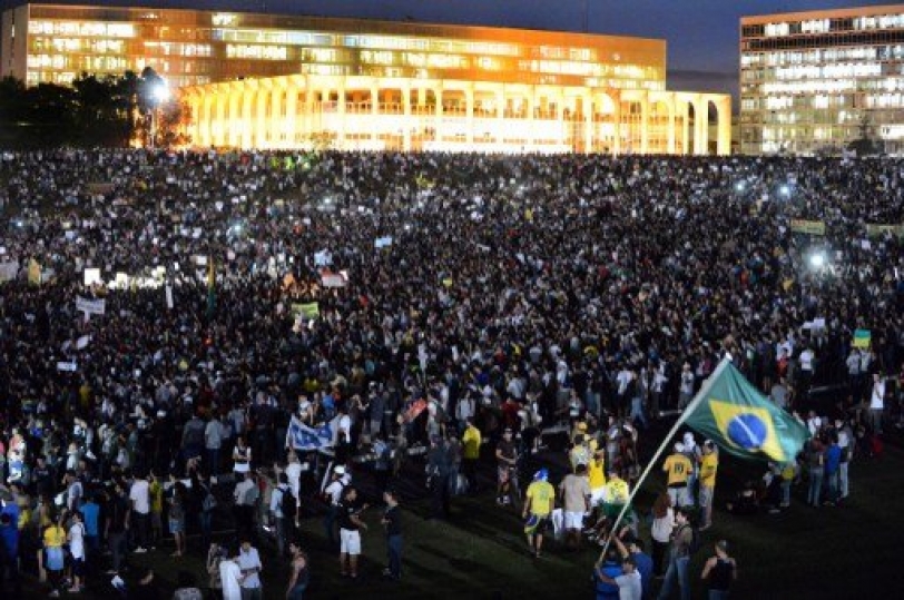 تظاهر نحو مليون شخص في مختلف أنحاء البرازيل ضد سياسة الحكومة