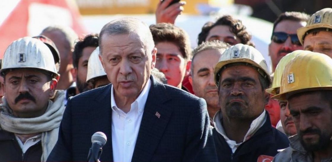 حصيلة وفيات المنجم 42 عاملاً والرئيس التركي حضر إلى موقع الكارثة