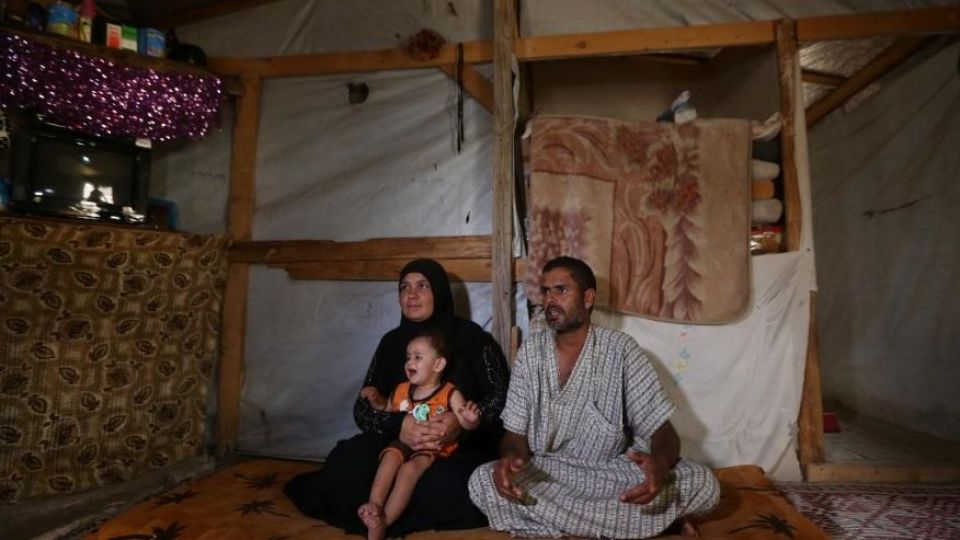 تثبيت الحكومة للأجور ضاعف الفجوة مع مستوى تكاليف المعيشة!