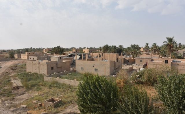 في ريف دير الزور الشرقي..بقرص فوقاني محرومة من الكهرباء.؟