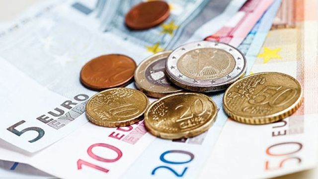 اليورو بين تفاؤل ميركل وتشاؤم لاغارد!
