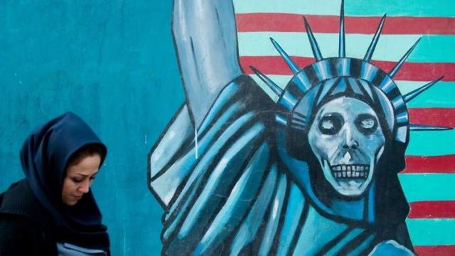 واشنطن تحذر من شراء النفط الإيراني وطهران تتعهد بزيادة مبيعاته