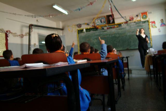 تعليم مطوّر وسحق مستمر للمعلمين والطلاب..
