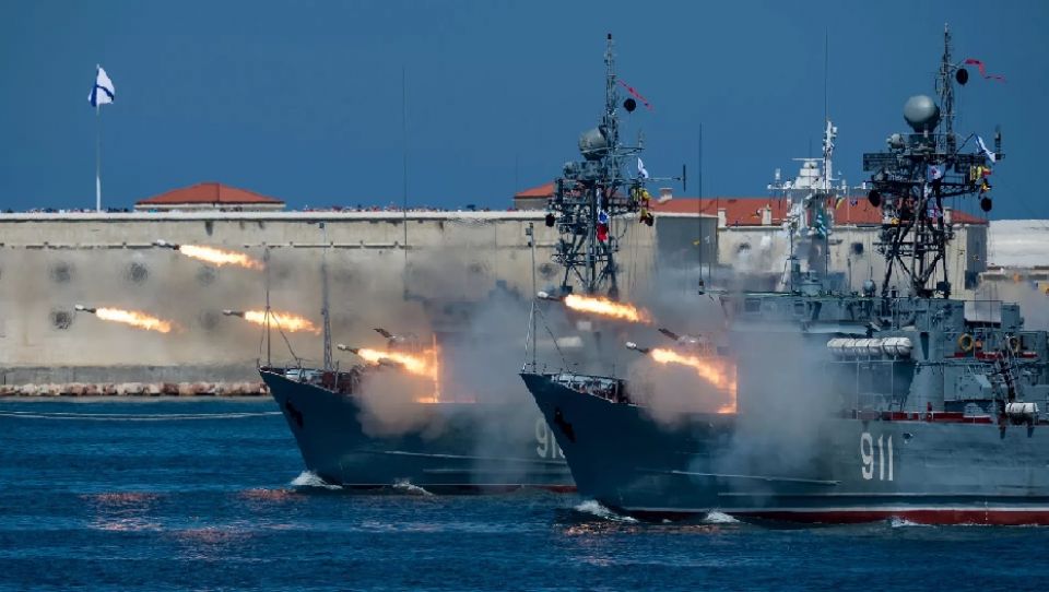 مناورات بحرية لروسيا والصين وجنوب إفريقيا (في السنوية الأولى للحرب بأوكرانيا)