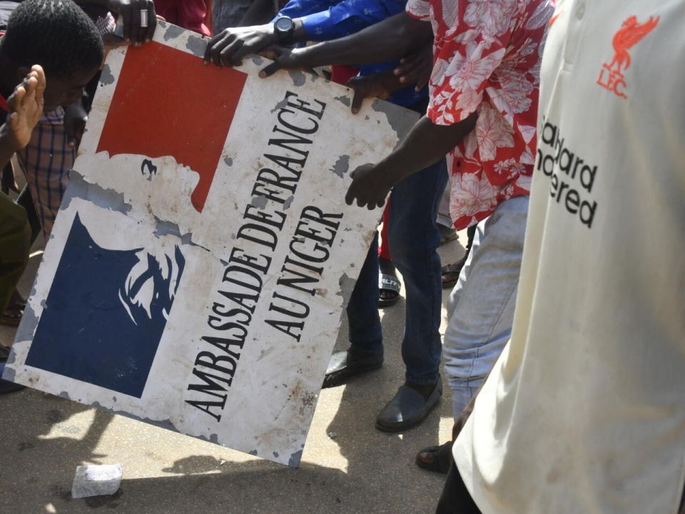 النيجر تطرد فرنسا بإذلال واضح