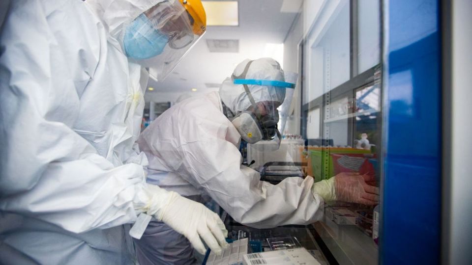 بكين تطالب واشنطن بفتح مختبراتها أمام &laquo;الصحة العالمية&raquo; لتعقب منشأ فيروس كورونا