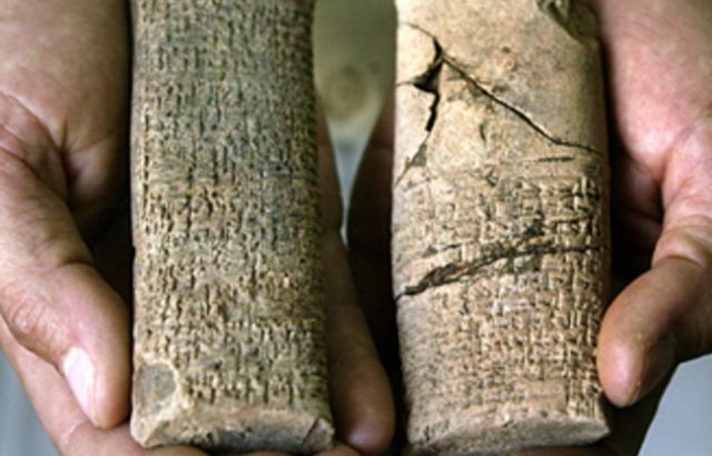 مزادات علنية للآثار المسروقة وخزائن «داعش» تنتعش