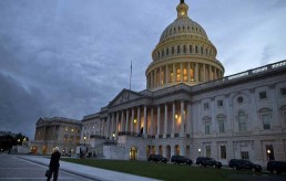 «النواب الأمريكي» يسمح بملاحقة أوباما قضائيا