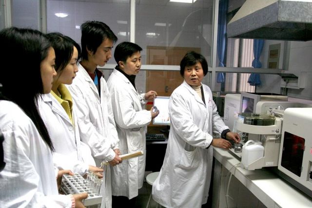 التنين ينفث (علماً)!