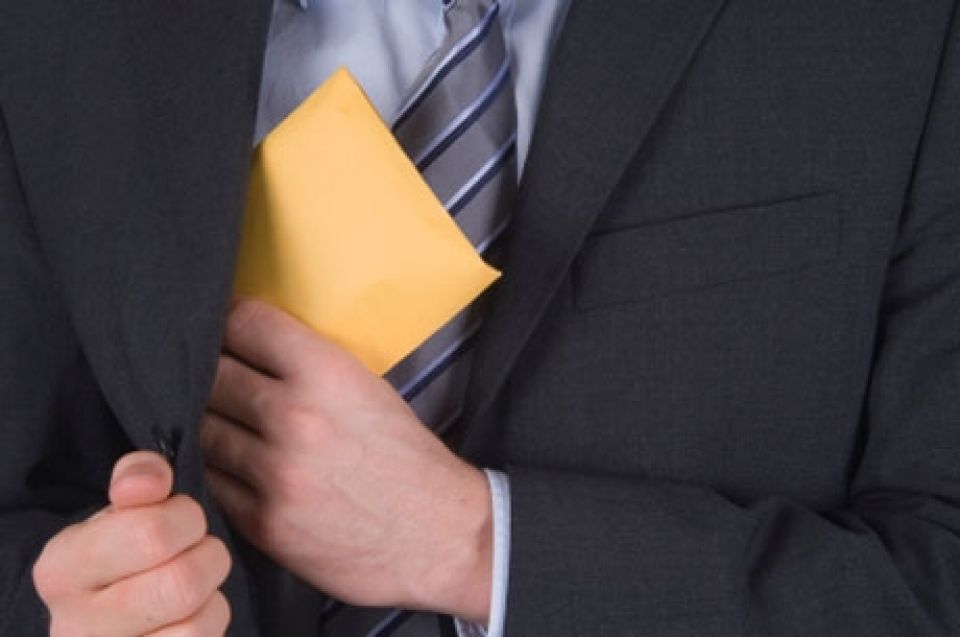 الفساد جذر المشكلة