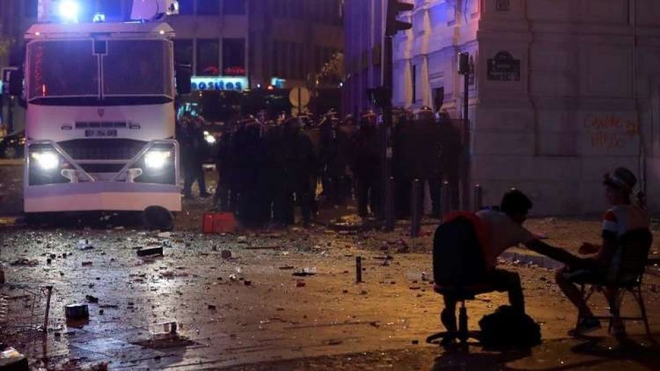 فرنسا: الاحتفال احتجاجاً