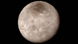 علماء فلك يكتشفون الدور الذي يلعبه قمر كارون في منظومة بلوتو