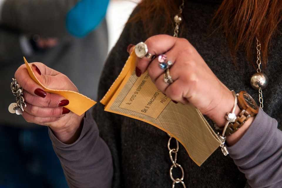 إيطاليا تتحرك خطوة بعيداً عن أوروبا