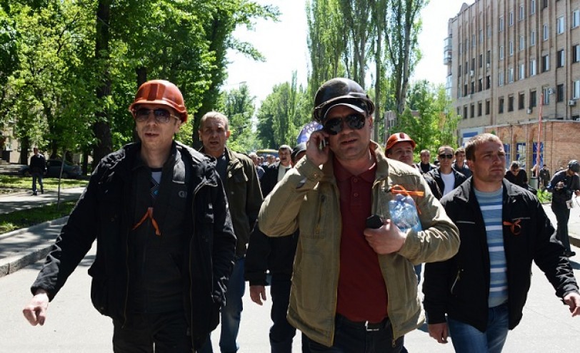 عمال المناجم في دونيتسك يحتجون ضد عملية كييف القمعية شرق البلاد