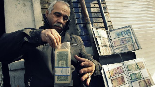 أشار إلى نمو بنسبة 3.5 للاقتصاد الايراني خلال العالم الحالي
