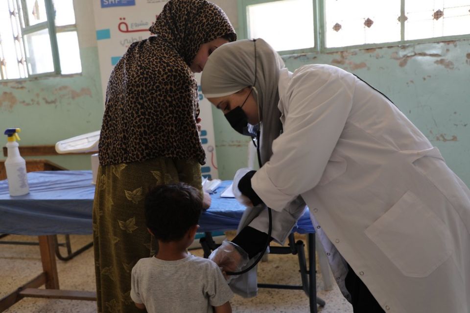 أزمة الرعاية الصحية ... عبء المعيشة وإهمال المؤسسات