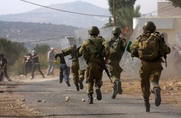 استمرار المواجهات بين الفلسطينيين وقوات الاحتلال