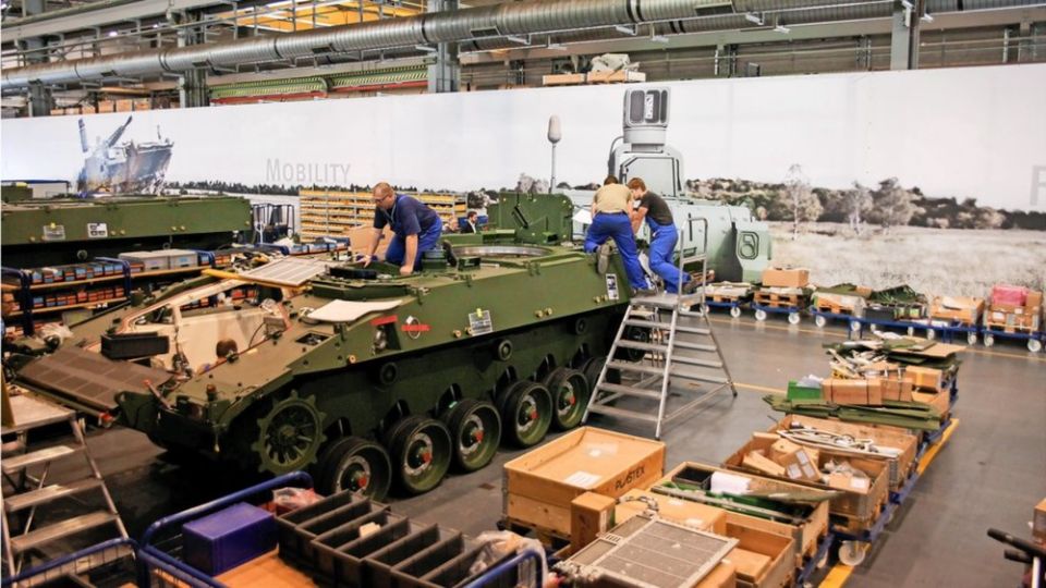 هل سينقِذُ تصنيعُ الدبابات بدل السيارات اقتصادَ ألمانيا؟