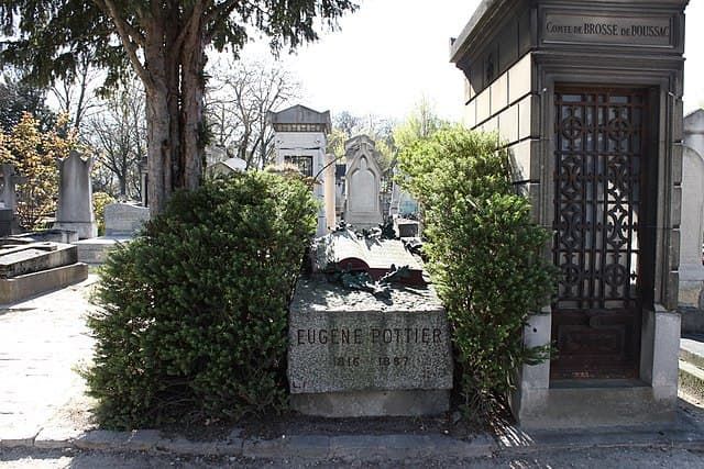 قصة نشيد الأممية