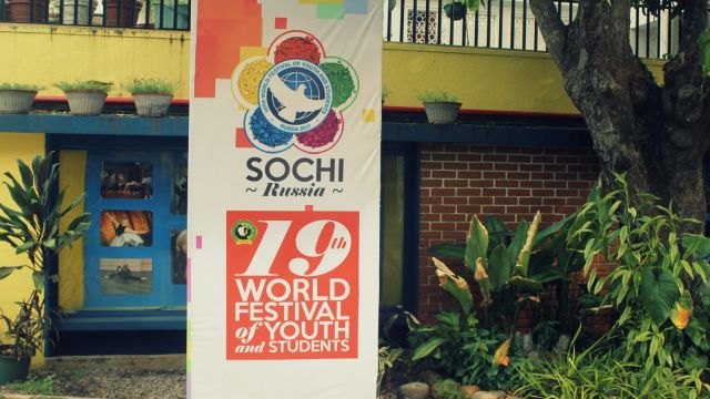 سيشارك الشباب القادمون في مناظرات ونقاشات تتعلّق بالقضايا السياسيّة الحاليّة في أقاليم الكوكب المختلفة