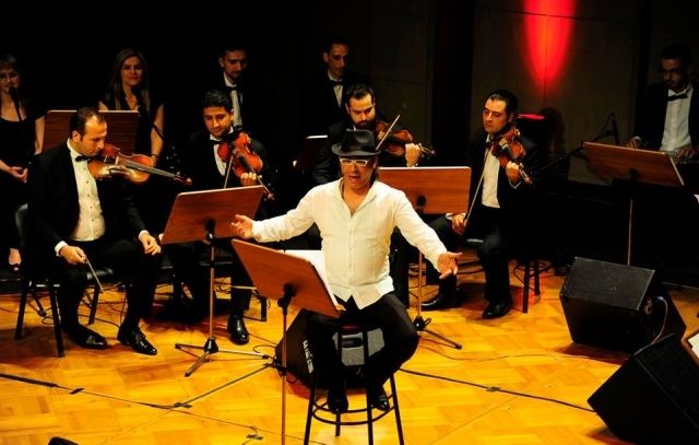 باختصار..! &laquo;كاريكاتور لإحياء ا لمونولوج والأغاني الناقدة&raquo;