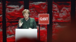 ميركل: للحكومة الحق في منع أي تجمع تركي