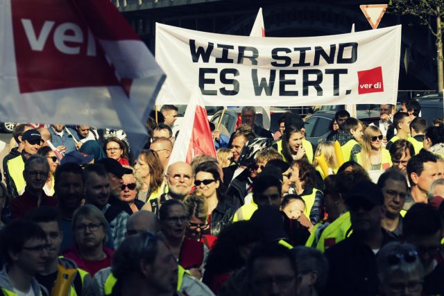 احتجاجات فرنسا وألمانيا تربك الطيران الأوروبي