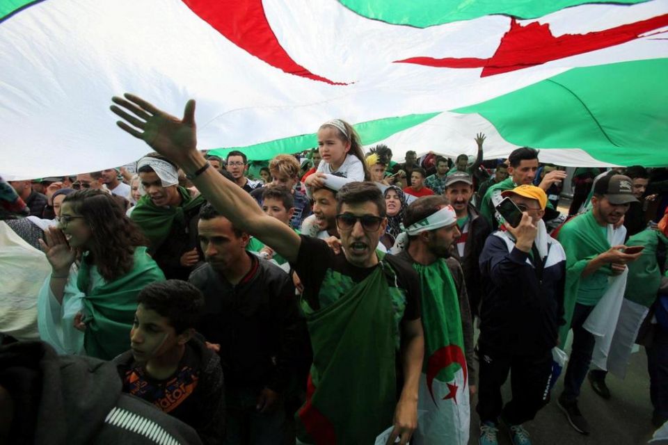 الجزائر: إقالات بالجملة واعتقالات لقوى الفساد
