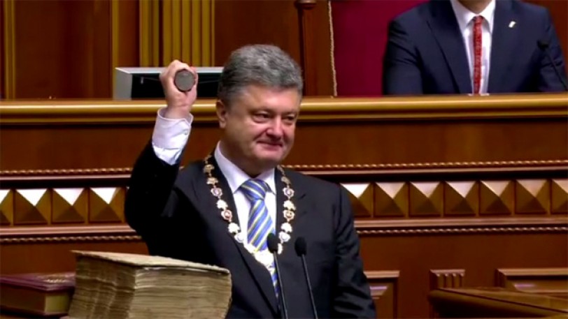 بوروشينكو بعد أدائه اليمين: لا سلام في أوكرانيا من دون تسوية مع روسيا