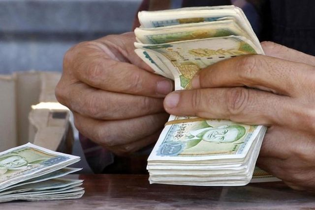 الموظفون والمتقاعدون..  فوق همي زمّلوني!