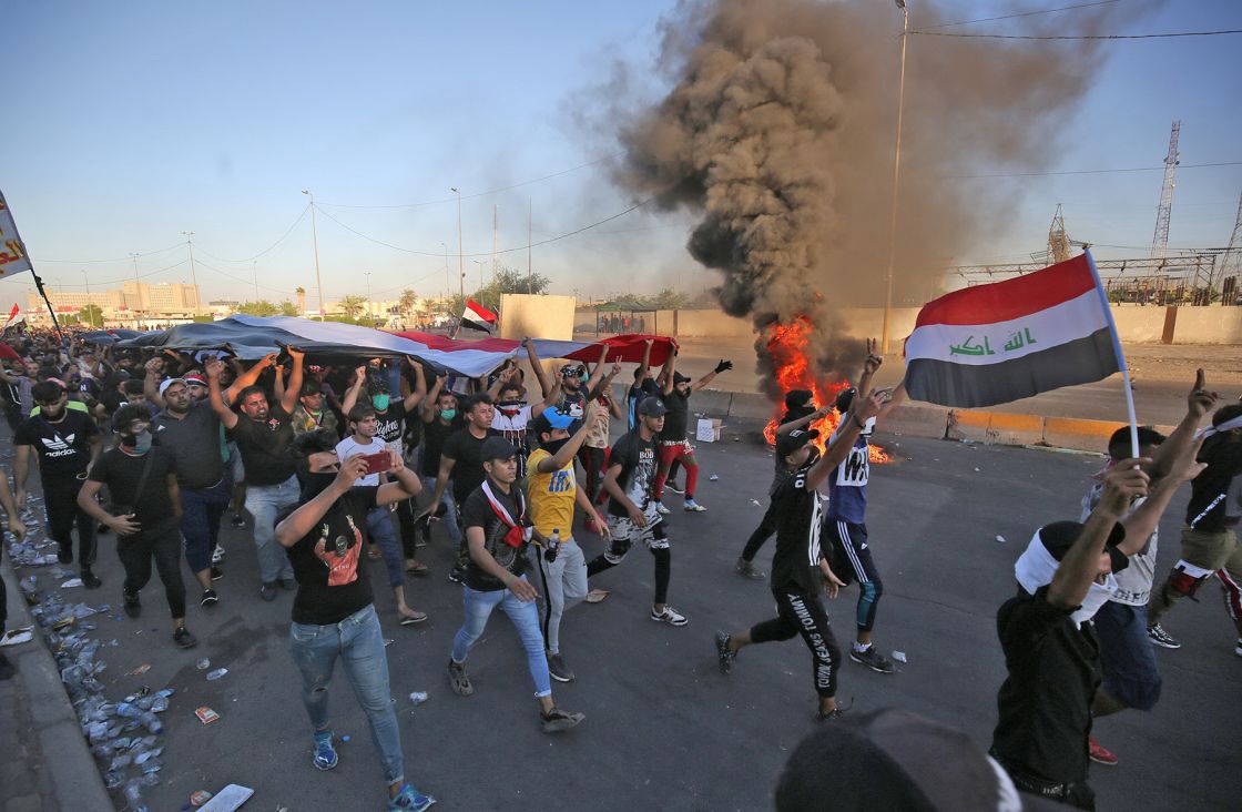 احتجاجات العراق: رصاص حيّ على المتظاهرين والكاظمي يدعو للتحقيق والتهدئة