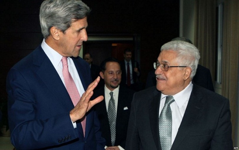 عباس يتراجع عن قرار عدم التمديد للمفاوضات متذرعا بغطاء عربي..