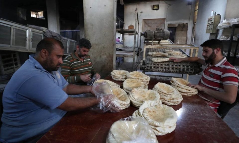 التخبط الحكومي بتوزيع الخبز. محافظة دمشق:  ليس عندنا 1500 معتمد!