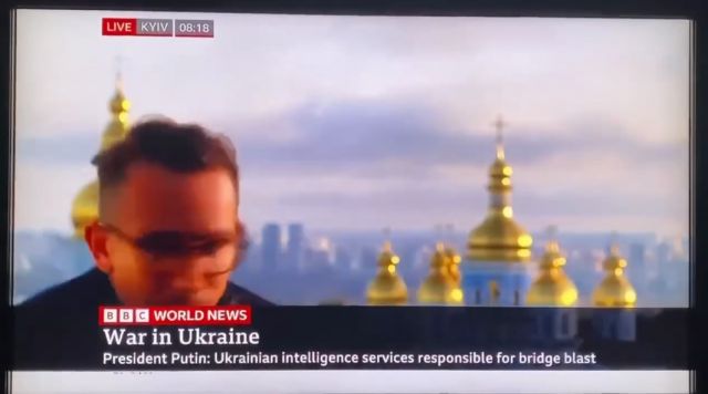 كييف: مراسل BBC ينبطح على الهواء مباشرةً ومفوض الاتحاد الأوروبي يختبئ في ملجأ
