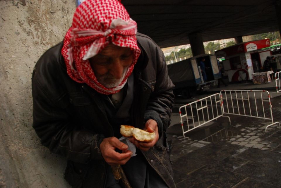 &laquo;الكعكة بإيد الفقير عجبة&raquo;.. ورُبّما الرغيف!