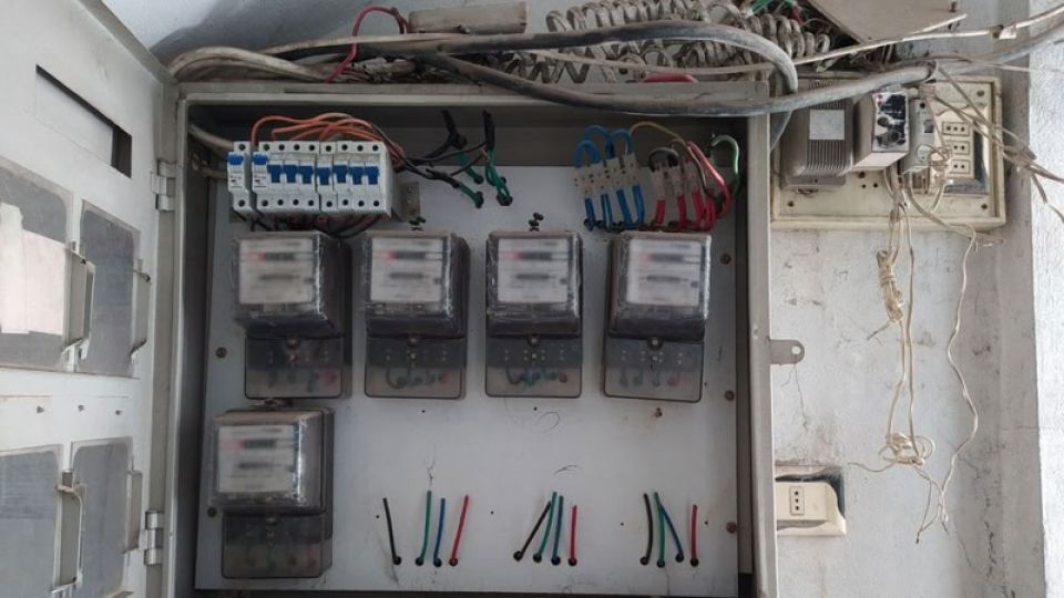 الكهرباء في سورية... استنزاف المواطن!.. 400 كيلوواط تقديري... والمواطن يدفع الثمن!