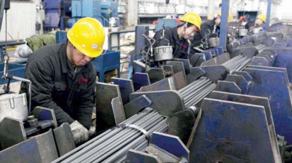 الحرب التجارية تلقي بظلالها الثقيلة على المصانع الصينية