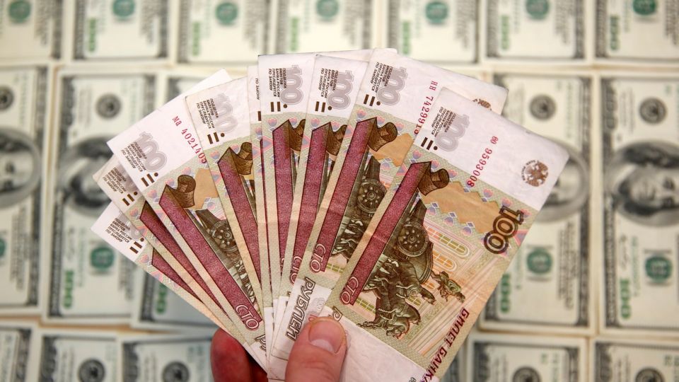 روسيا تعلن تخليها عن الدولار واليورو بنسبة تقارب 80%