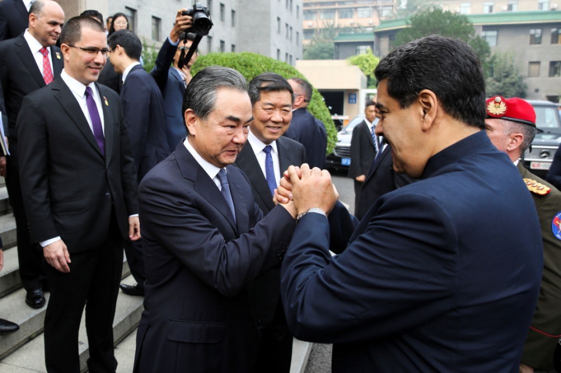 مادورو يوقع في بكين اتفاقات ببلايين الدولارات
