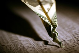 دعا الاجتماع إلى تقديم القروض بالعملات المحلية