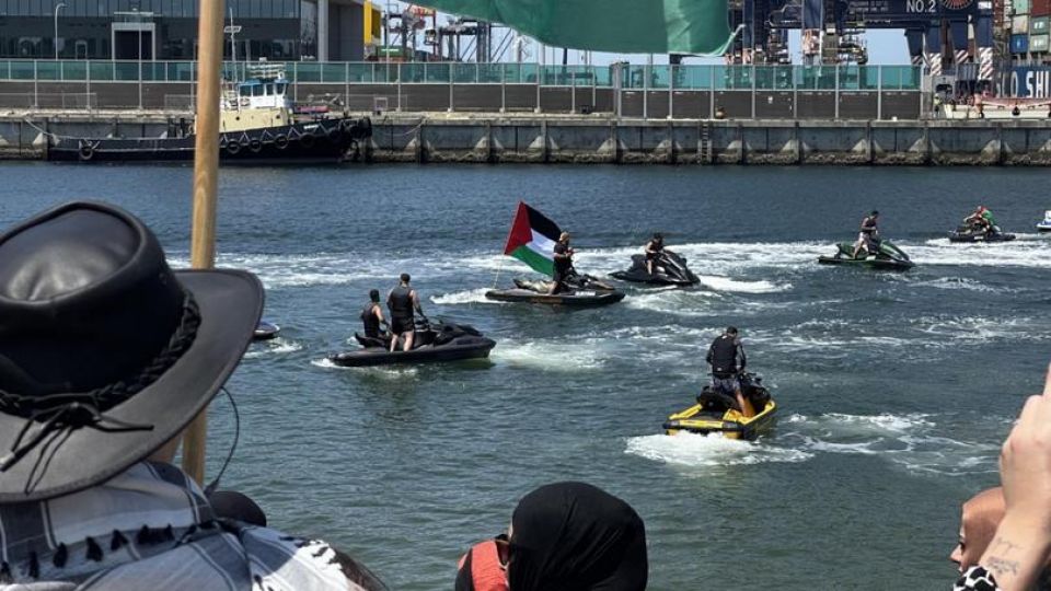 أستراليا: متضامنون يمنعون إبحار سفينة أسلحة متوجهة &quot;لإسرائيل&quot;