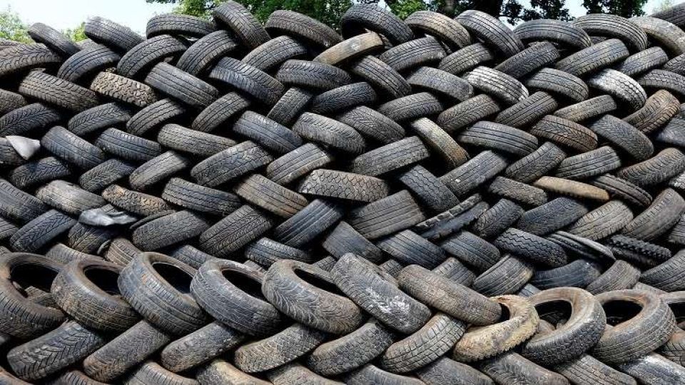 الصين تفرض رسوم على المطاط الصناعي من الولايات المتحدة وأوروبا