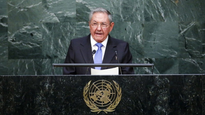 كاسترو يطالب باسترداد غوانتانامو ويرفض العقوبات الغربية ضد روسيا