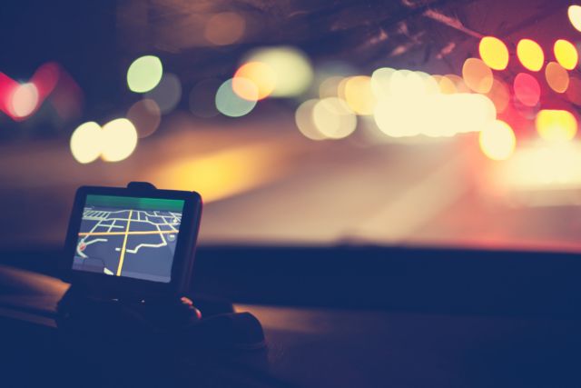 تبلغ دقة الجيل الحالي من رقائق GPS ما بين 3 إلى 5 أمتار أو ما يصل إلى 16 قدماً