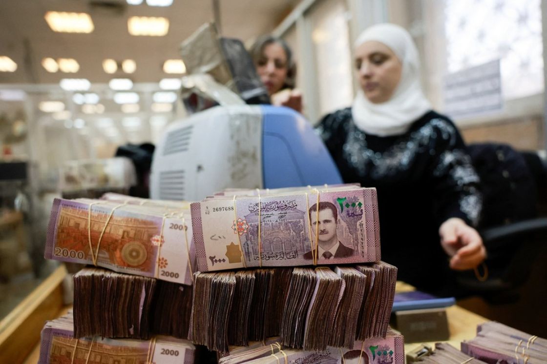 الليرة في مواجهة العواصف من يضبط إيقاع السوق السورية؟